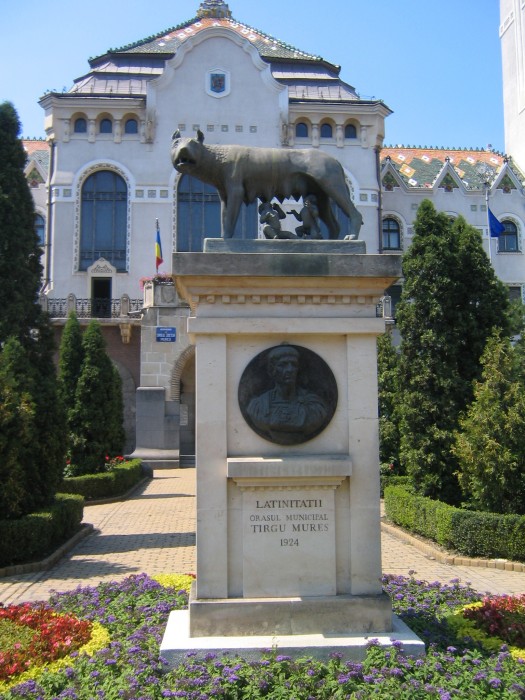 Statuia Lupoaicei Targu Mures